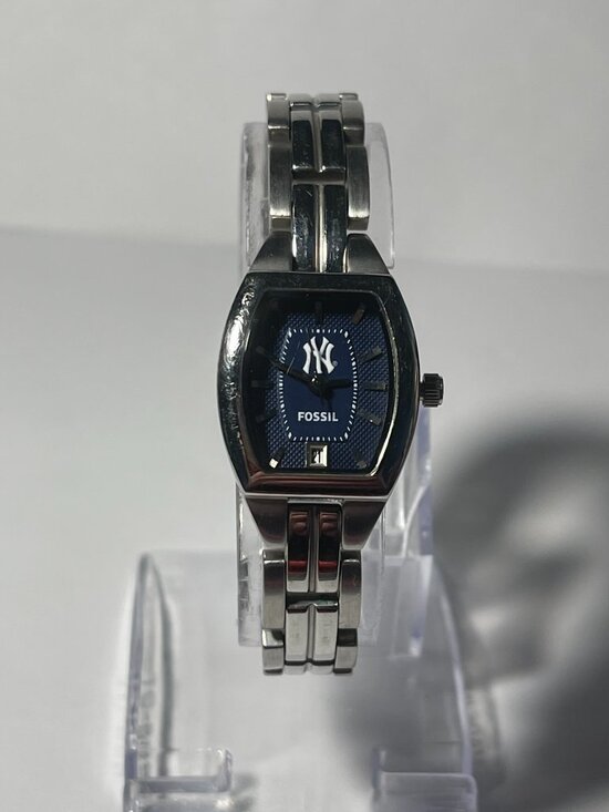 New York Yankees MLB Stainless-Steel Bracelet Watch by Fossil NEW